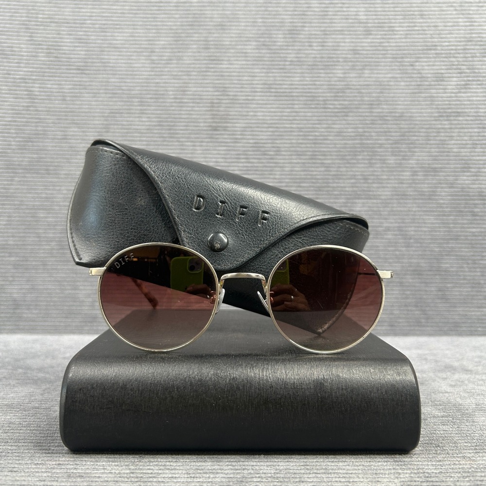 DIFF Eyewear Daisy Round Silver Metal Y2k Sunglass Brown Gradient Lens with Case